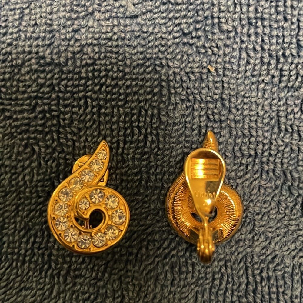 Monet gold scroll earrings - Picture 4 of 4